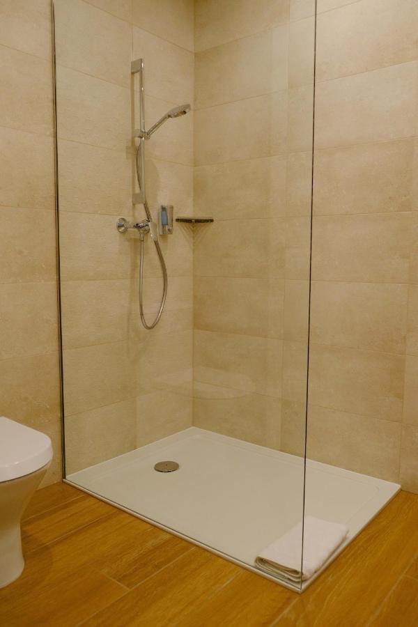 Kiraly Park Hotel โซมบ็อตเฮย์ ภายนอก รูปภาพ